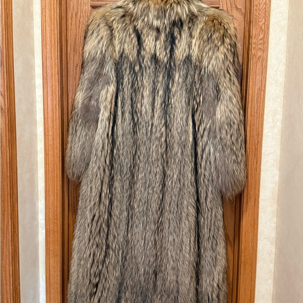 Luxurious Finnish Raccoon Fur Long Coat - Picture 3 of 8